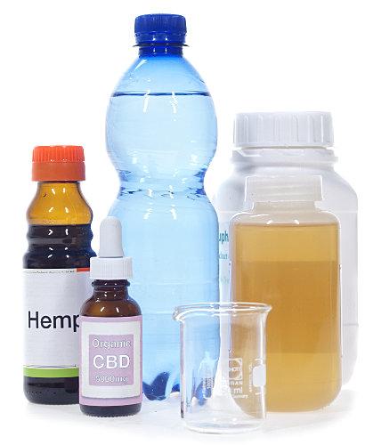 CBD, olio di canapa, acqua, emulsionante per emulsioni nanometriche stabili e chiare